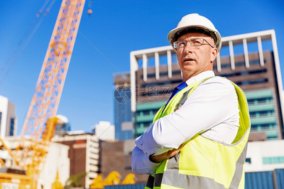 建筑工地上的守護者 工程師與建設者的日常