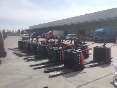 杭叉搬運(yùn)車為京東物流送清涼，高效裝卸服務(wù)助力夏日物流高峰